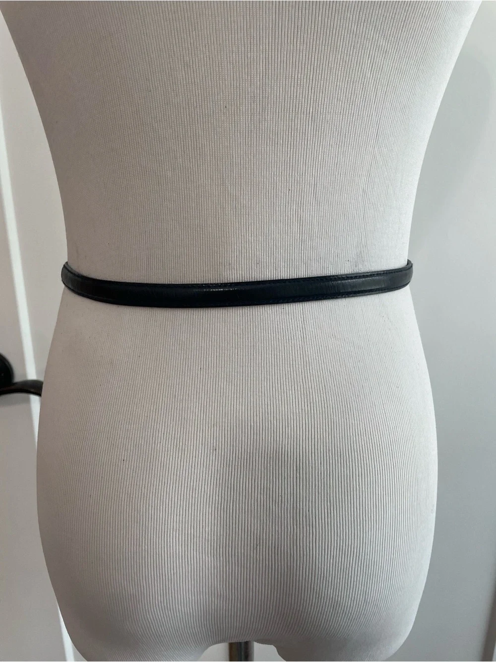 Belt- Jones NY Thin Black Leather and Silver Chain Minimalist 90’s Vintage Belt